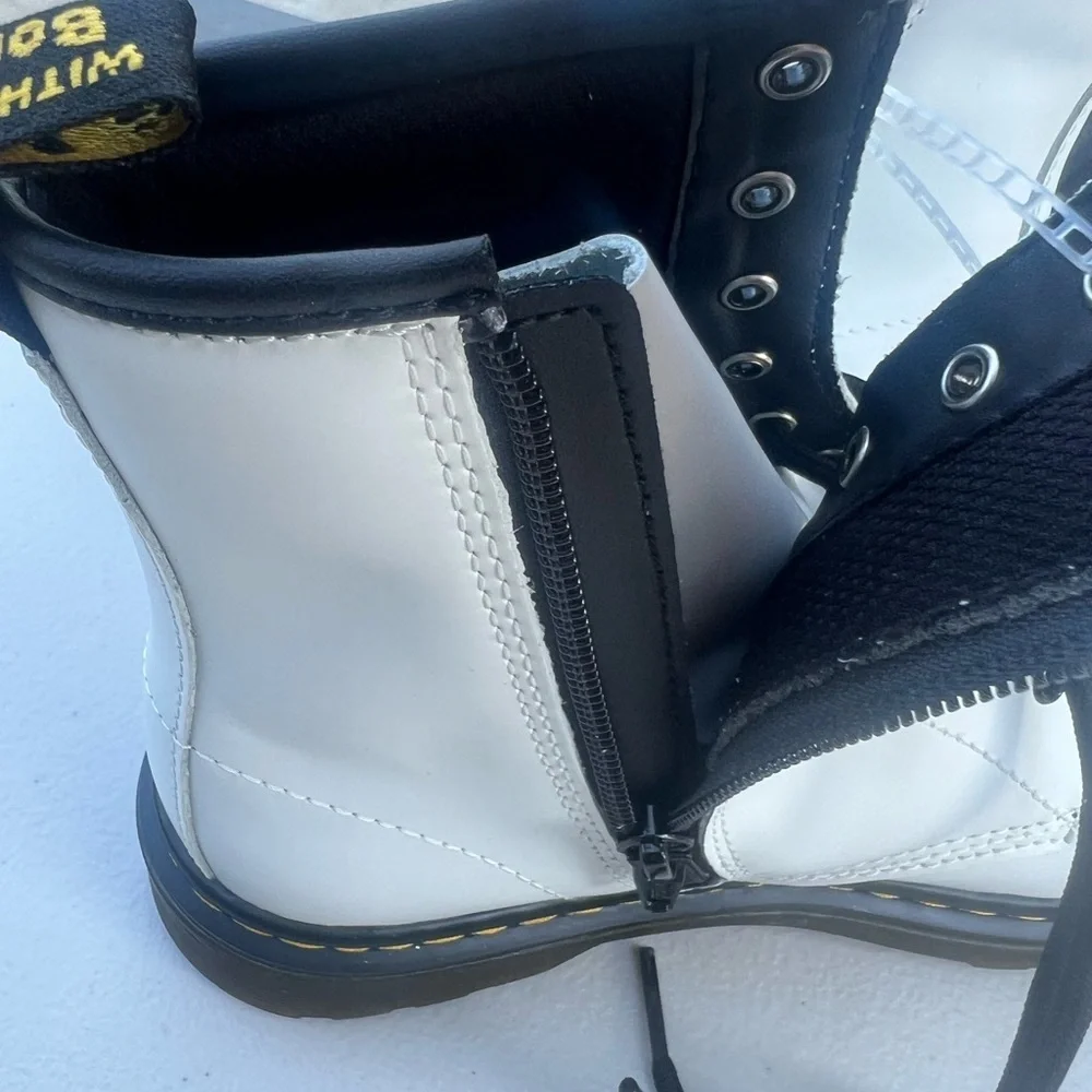 Dr. Martens White Ankle Boots Junior/ladies Size 6 White NWOT